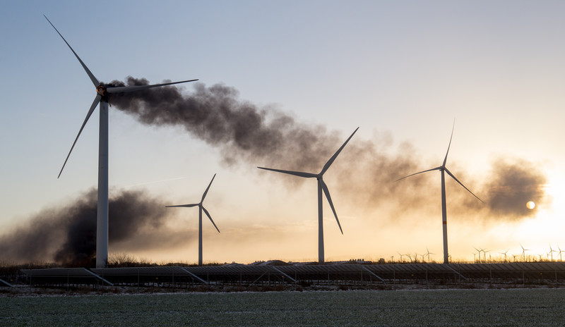 brennende Windkraftanlage