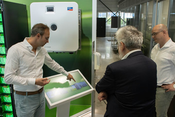 Energieminister Willingmann besucht Tesvolt in Lutherstadt Wittenberg