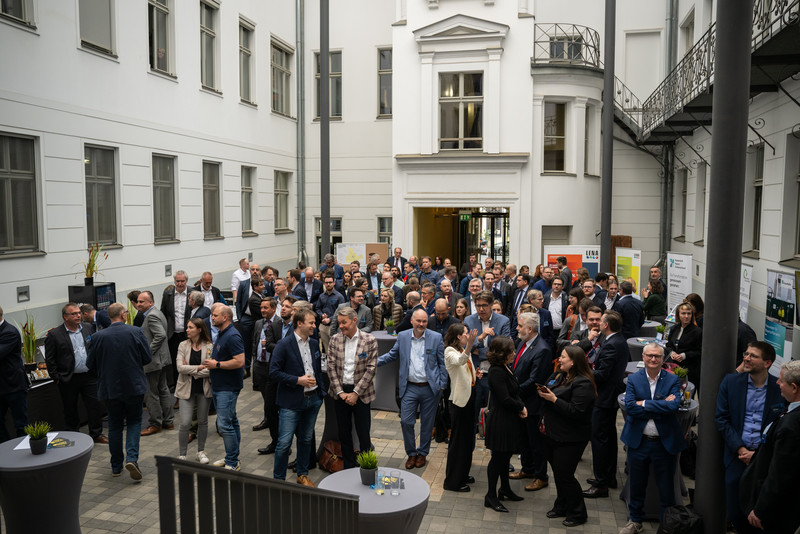 volles Atrium zum Wasserstoff-Forum Ost am 11. April 2024