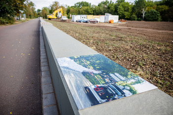 Kernstück der fertiggestellten Hochwasserschutzanlage am Gimritzer Damm ist eine 1.240 Meter lange Beton-Schutzwand