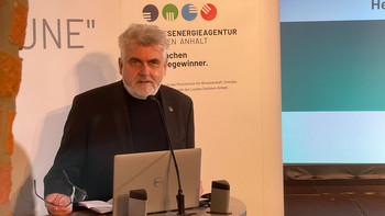 Energieminister Prof. Dr. Armin Willingmann beim Grußwort zur Preisverleihung